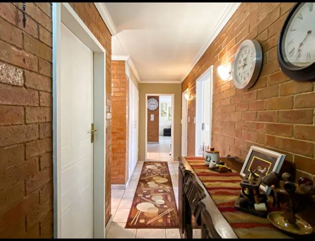7 BEDROOM HOUSE FOR SALE IN KEMPTON PARK EXT 04